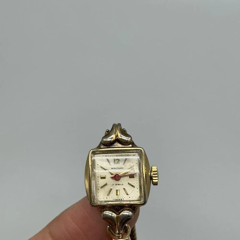 Vintage Waltham 17 Jewels Womens Watch 16mm Cream Dial Gold Tone Swiss Manual